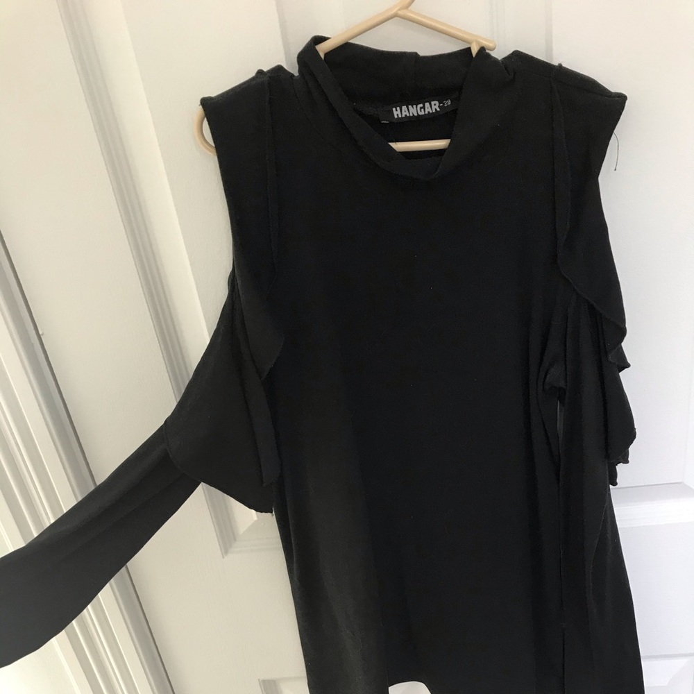 Black open shoulder top ALL TOPS 3/20$!